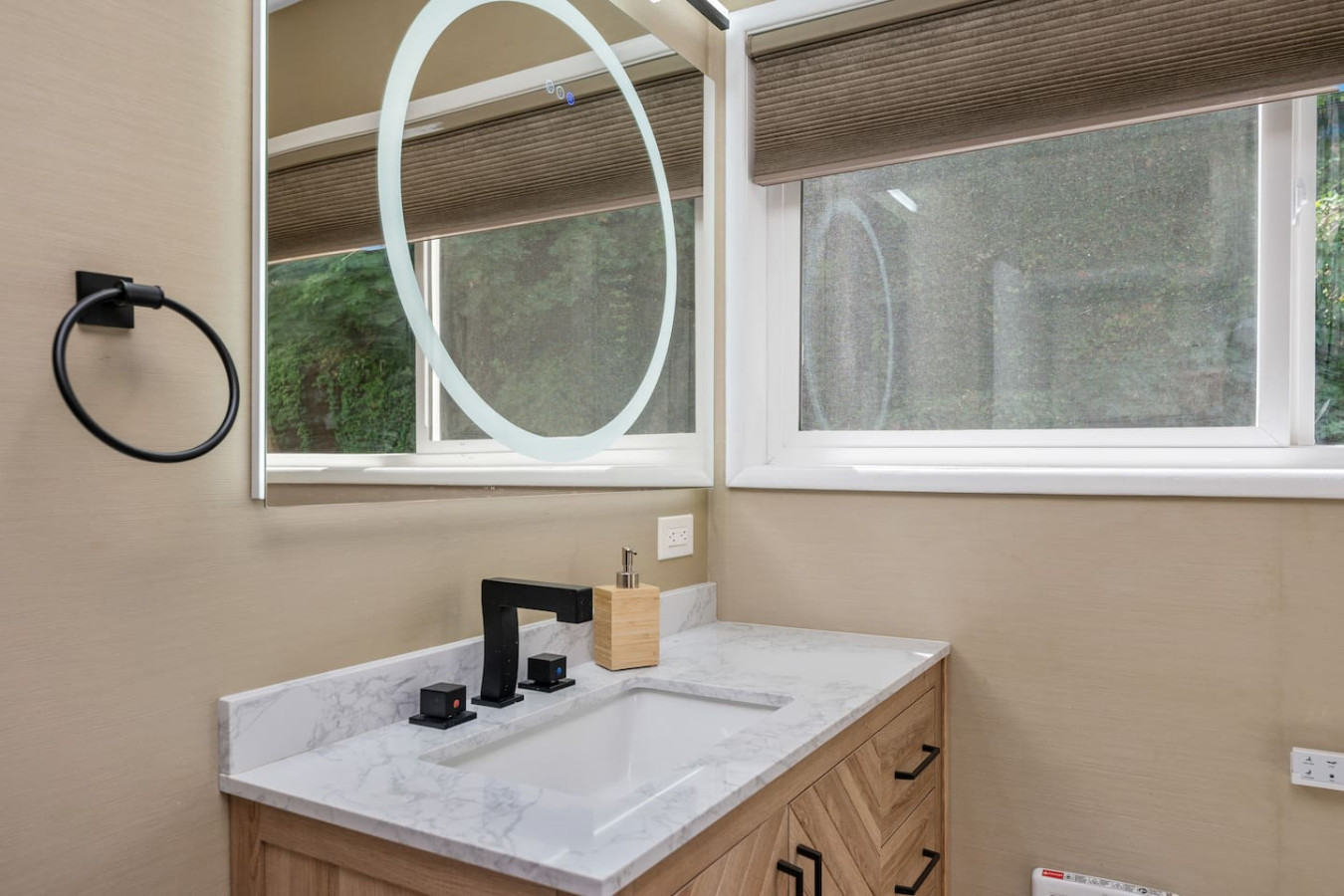 Breathtaking Views w/ Modern Lux - 2330 photo 3