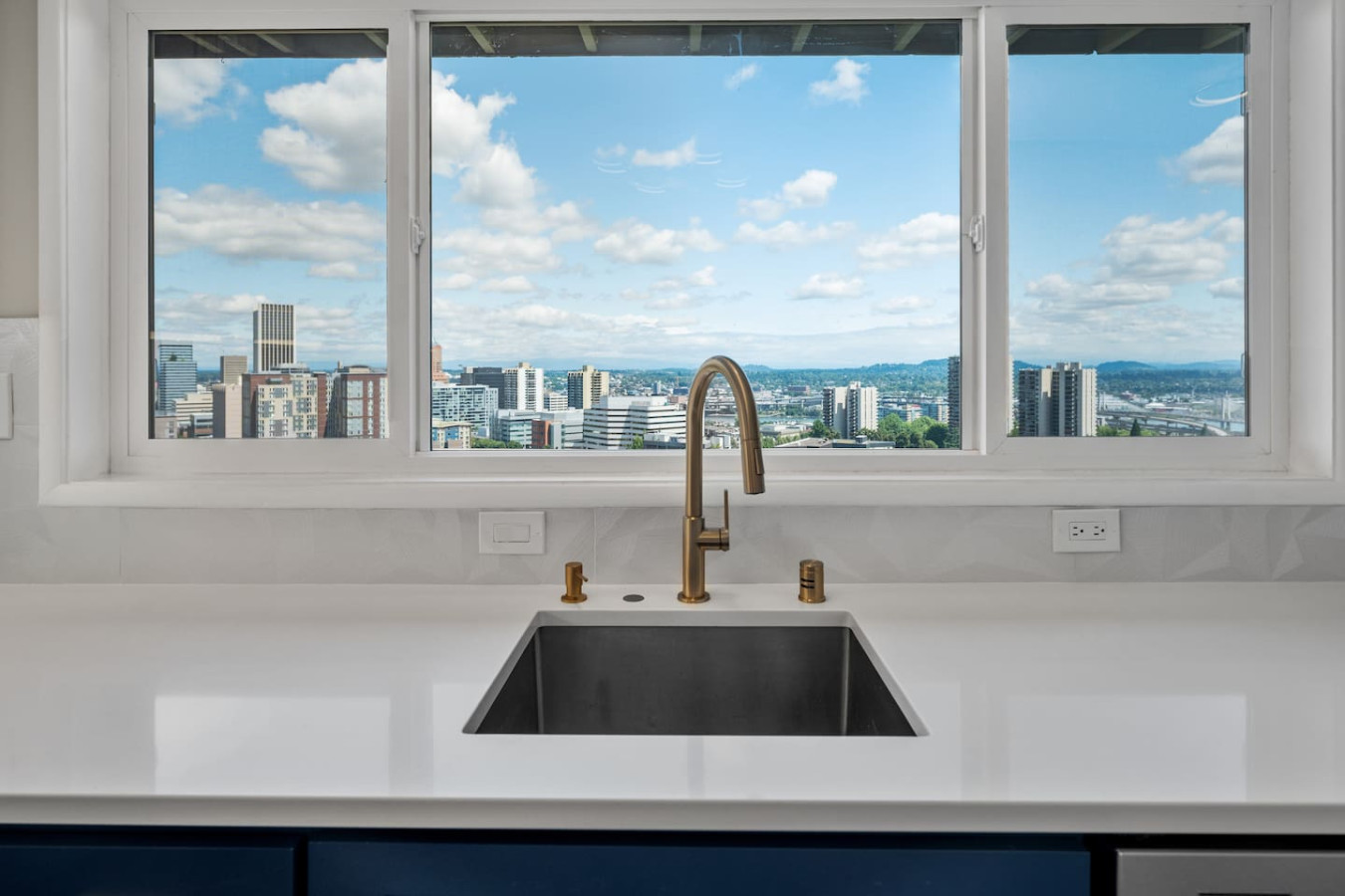 Breathtaking Views w/ Modern Lux - 2330 photo 4