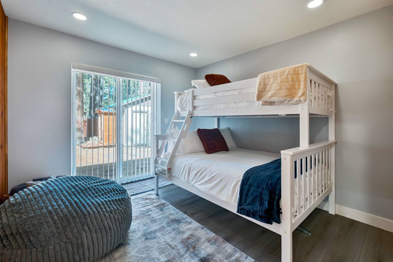 Tahoe Pines Cabin photo 5