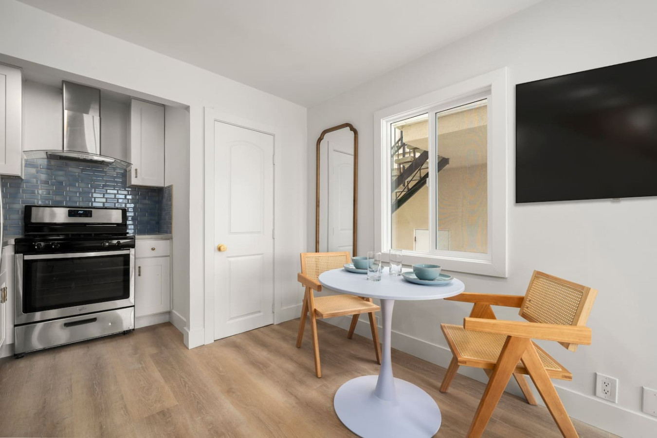 Designer Studio Unit in Beachfront Building photo 4