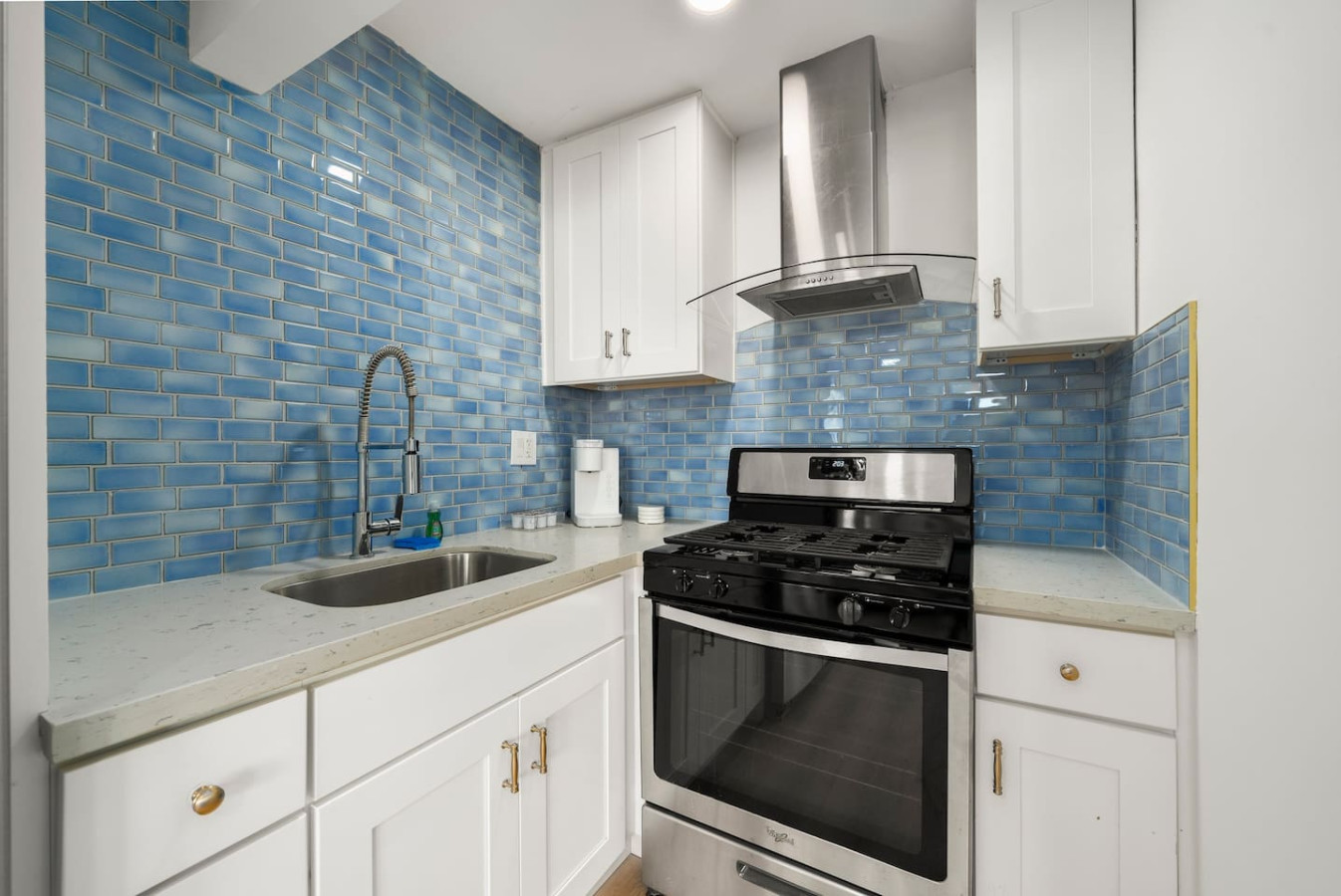 Designer Studio Unit in Beachfront Building photo 5