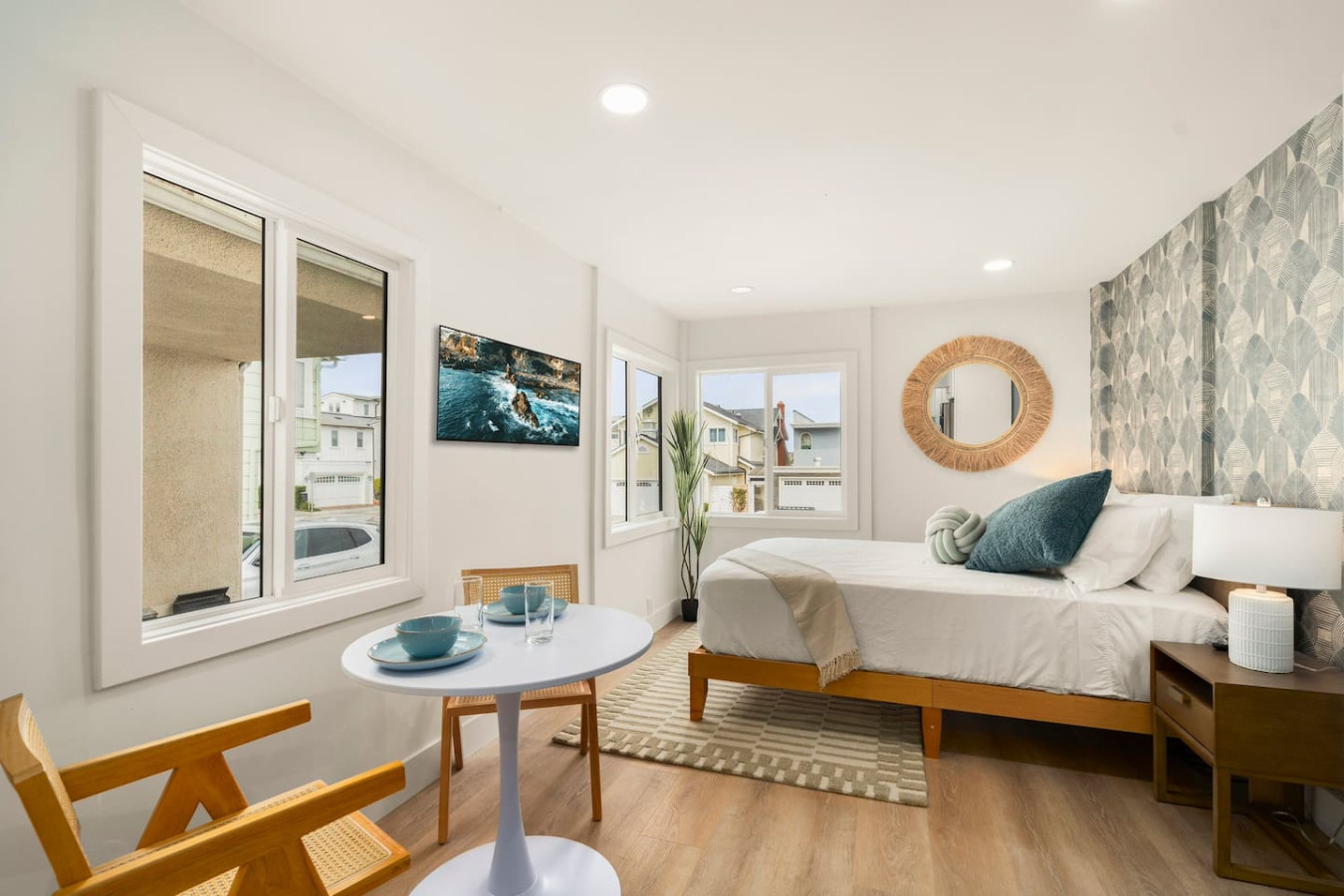 Designer Studio Unit in Beachfront Building photo 3