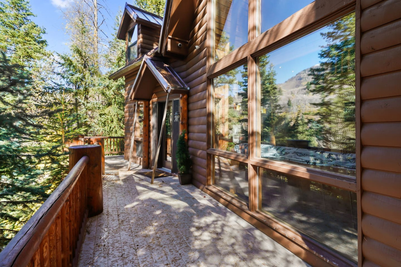 Beartooth Lodge w/ Hot Tub & Stuart Falls Views 6