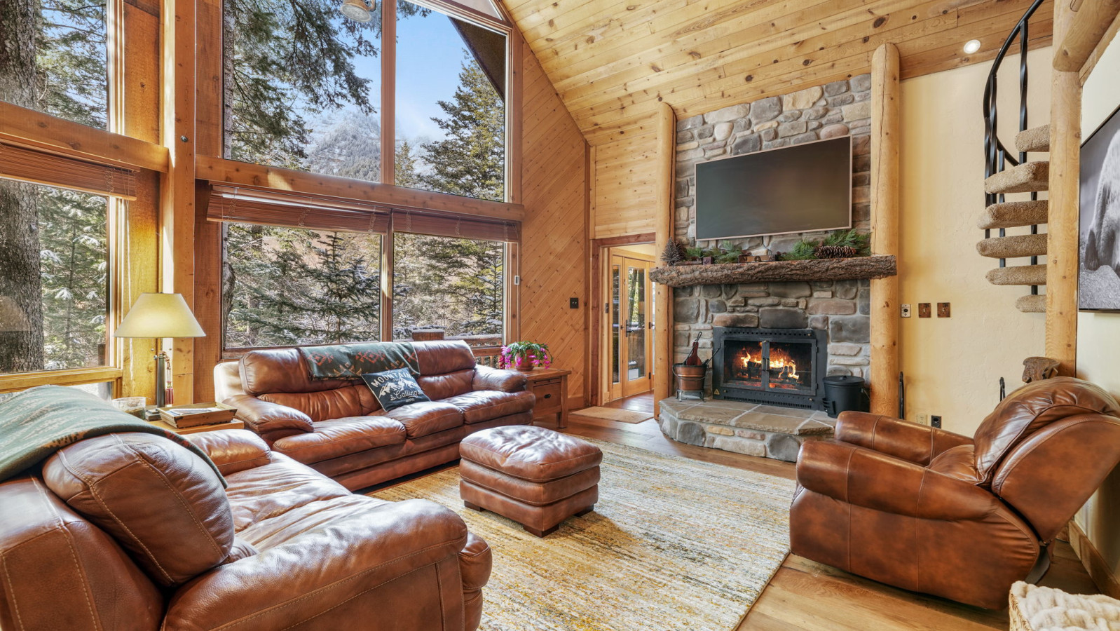 Bear Tooth Lodge w/ Hot Tub & Stuart Falls Views 3