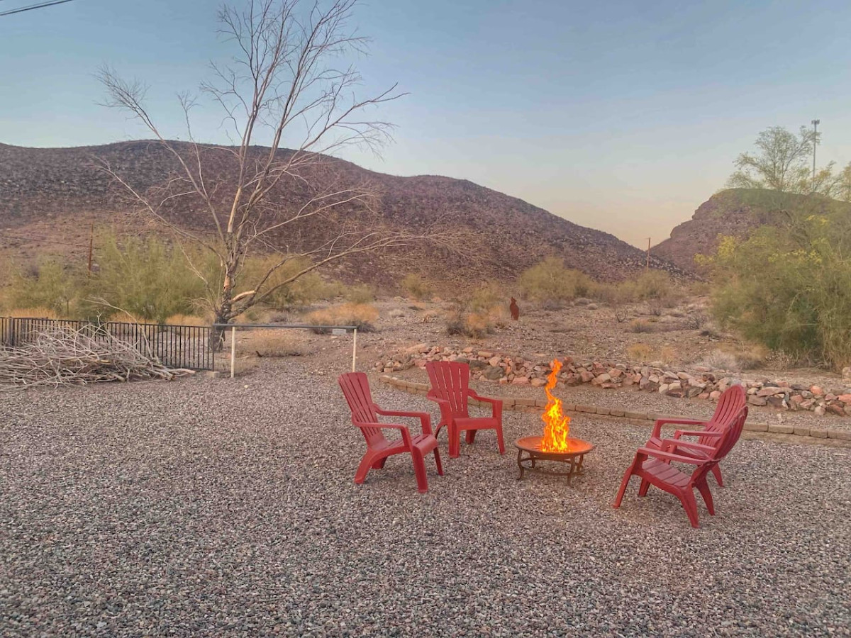 Havasu Coral Reef - Desert Backdrop, Trail Access, Pets, Fire pit