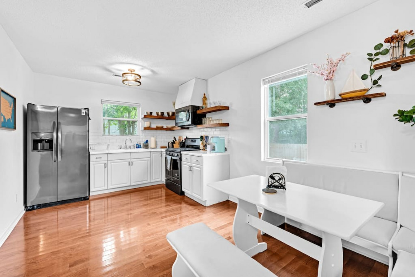 Guesthouse 15 min to downtown w/ Hulu + Live TV