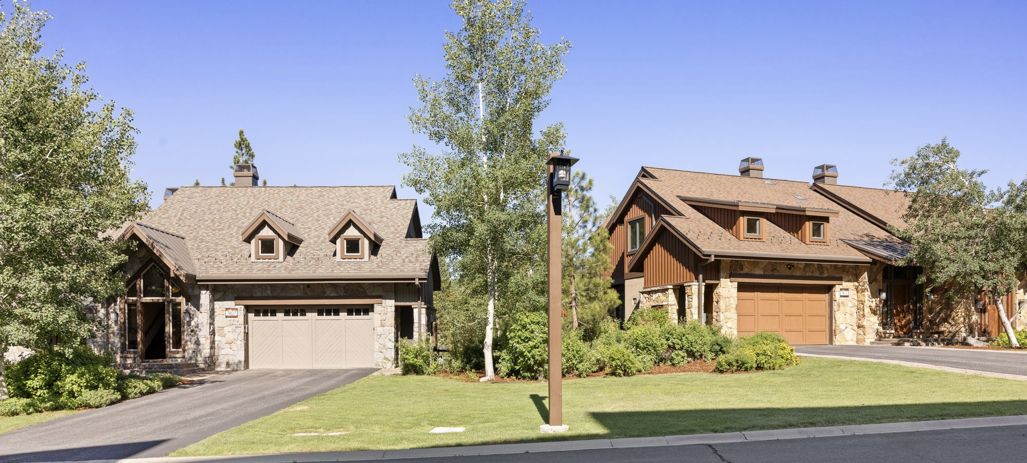 Two Adjacent Luxury Townhomes At Northstar Resort - Lago Tahoe