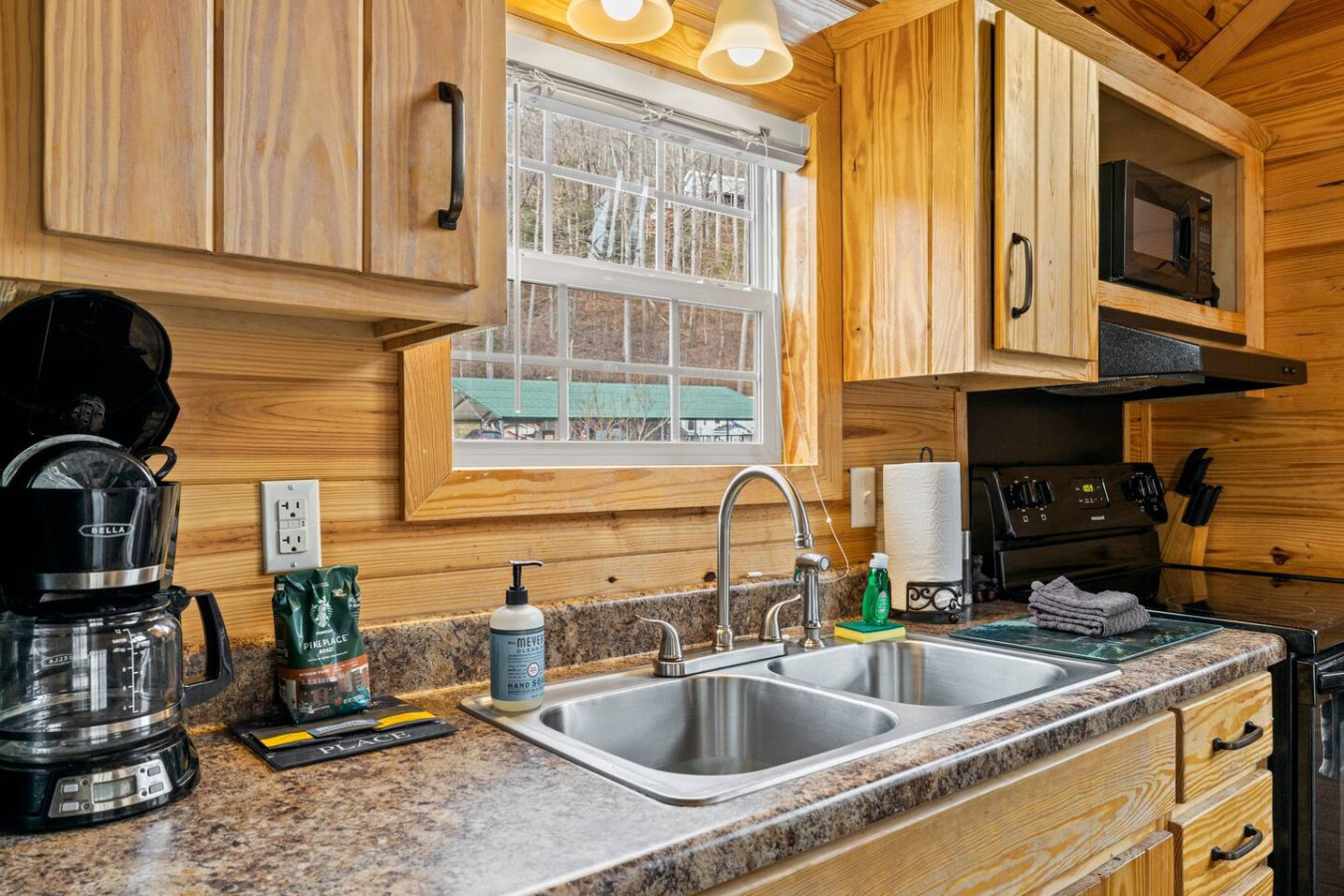 Small kitchen with all the essentials needed for cooking! Coffee provided.