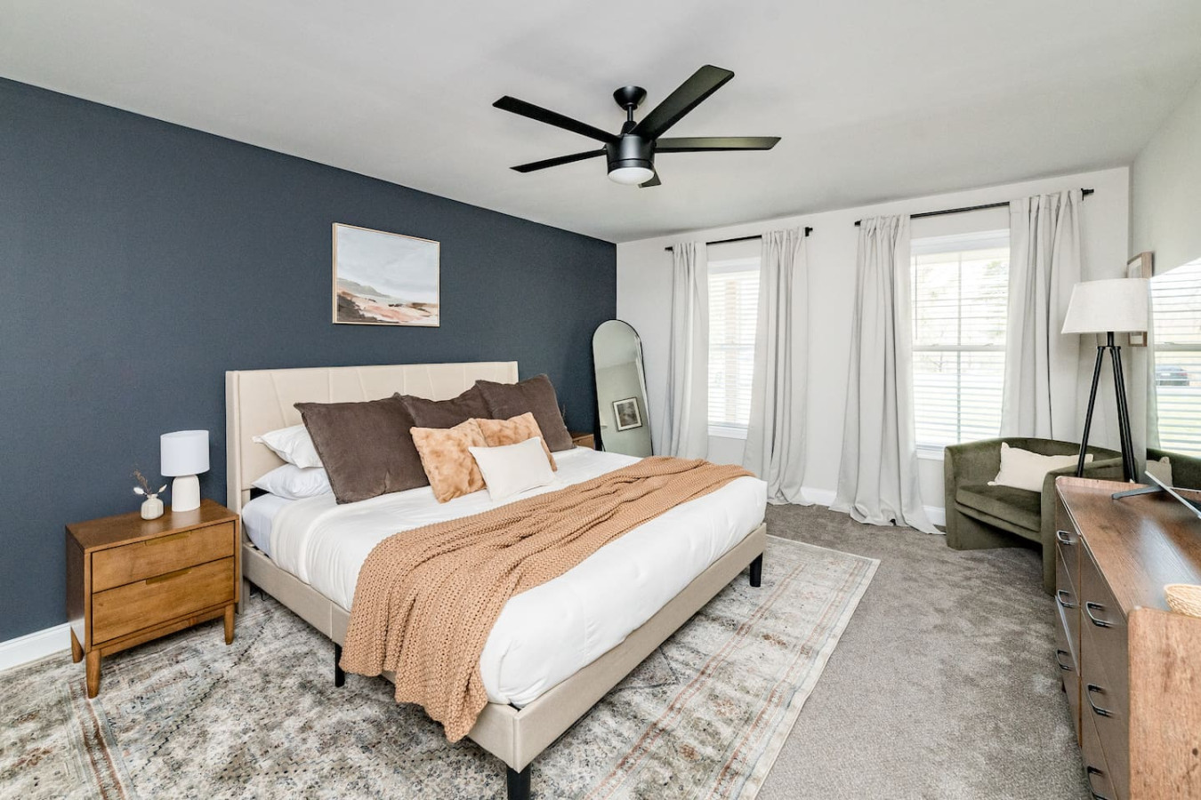 A calm escape with a full king-size bed and offers a tranquil haven for a good night's sleep.