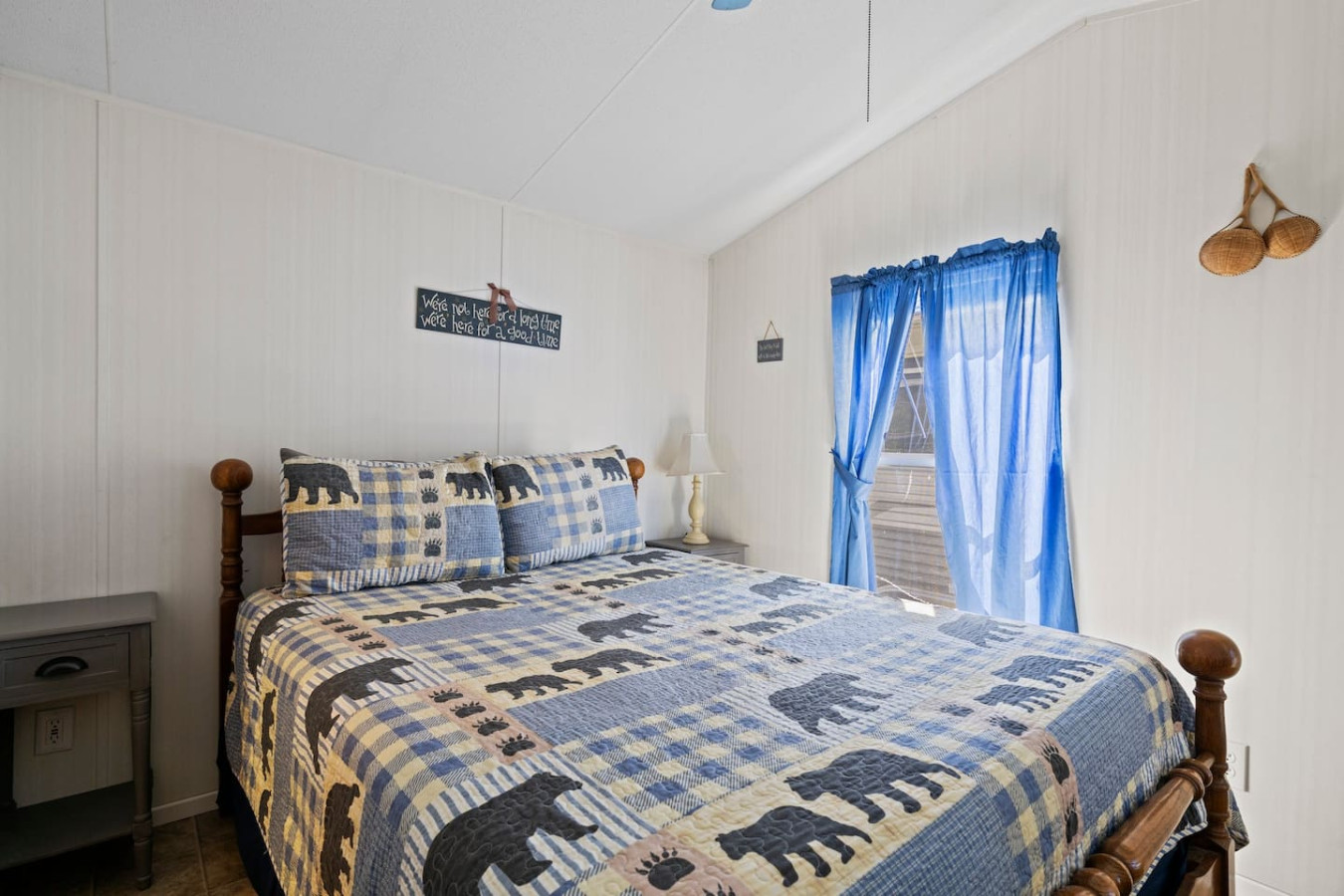 Bedroom with queen bed