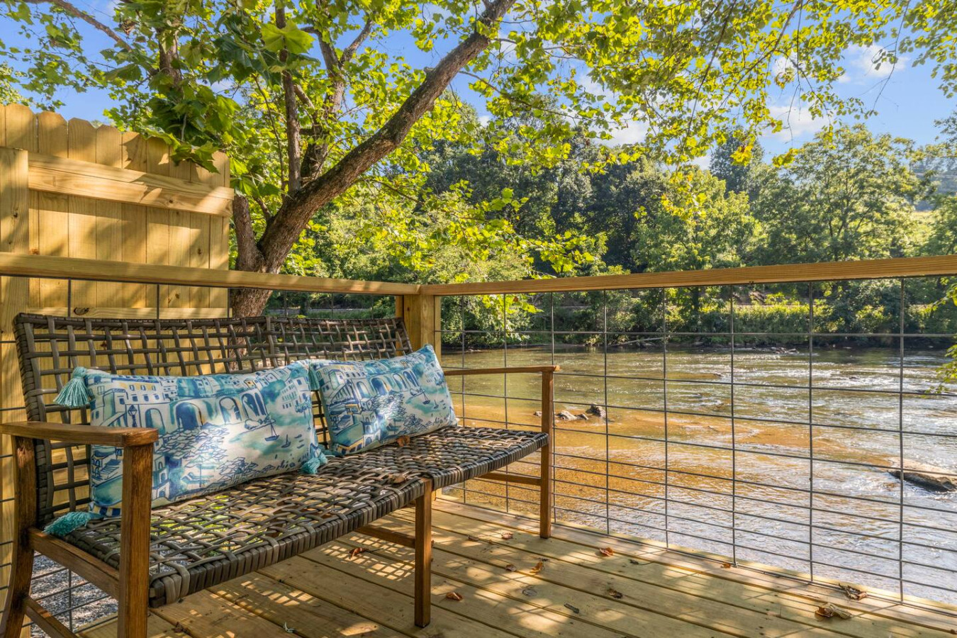 " It was beautiful, they did not lie about riverfront!" - James