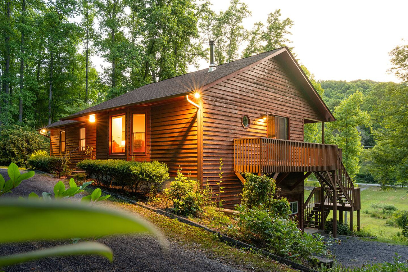 Majestic Cabin | Hot Tub, Mtn Views & Game Room photo 5