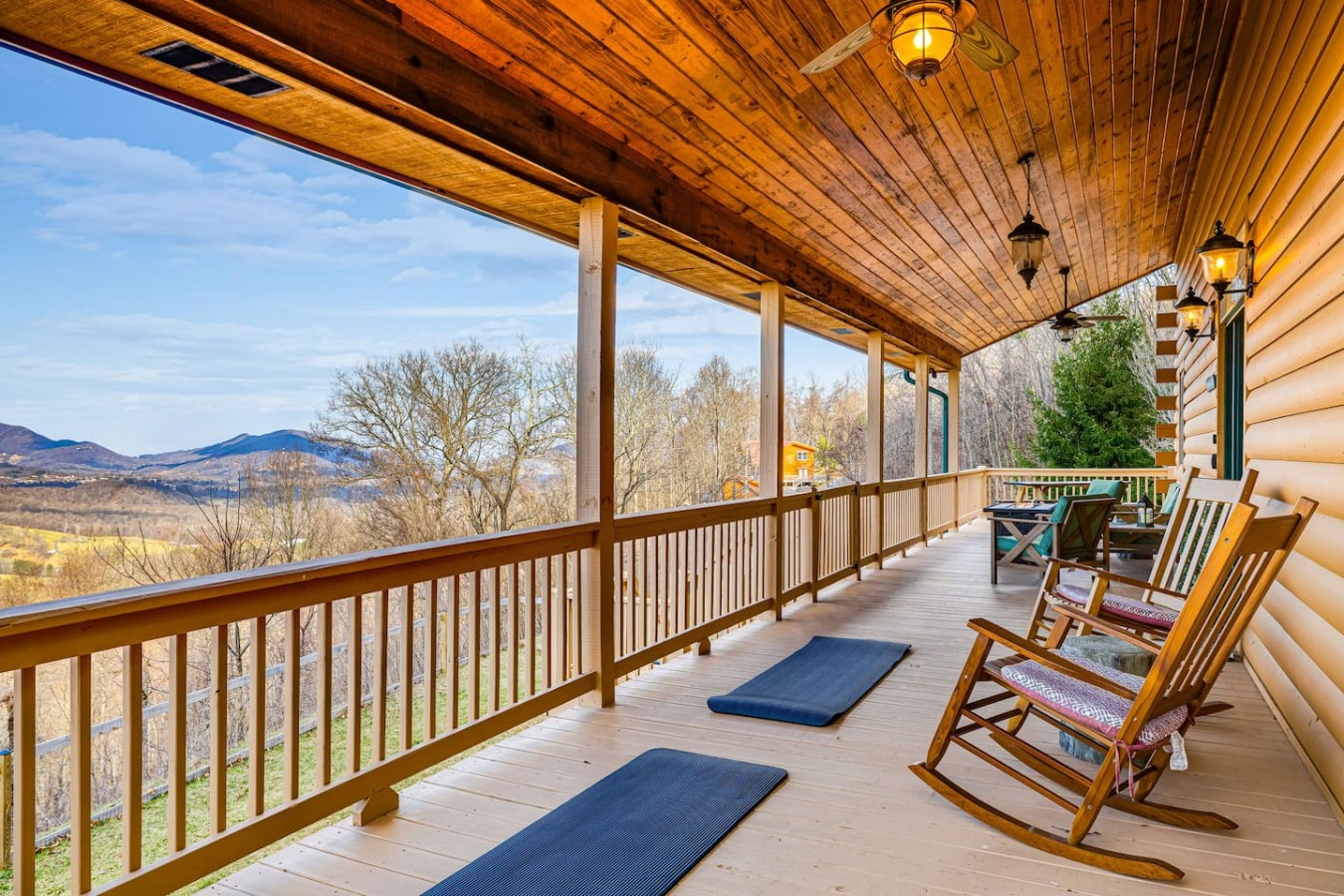 Mtn View Cabin | Hot Tub, Pool Table & Fireplace photo 3