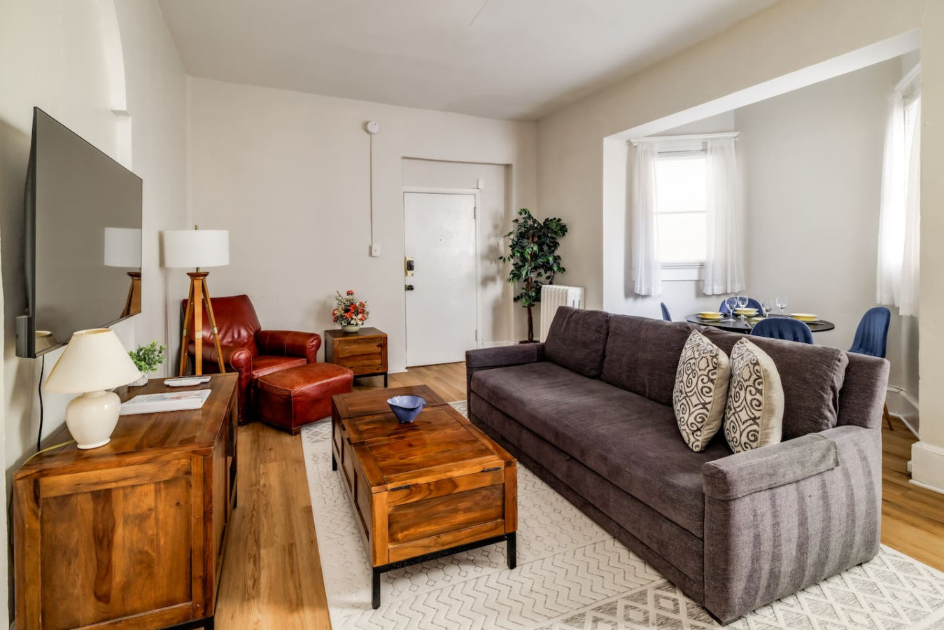 In the heart of Adams Morgan | Vintage Charm photo 3