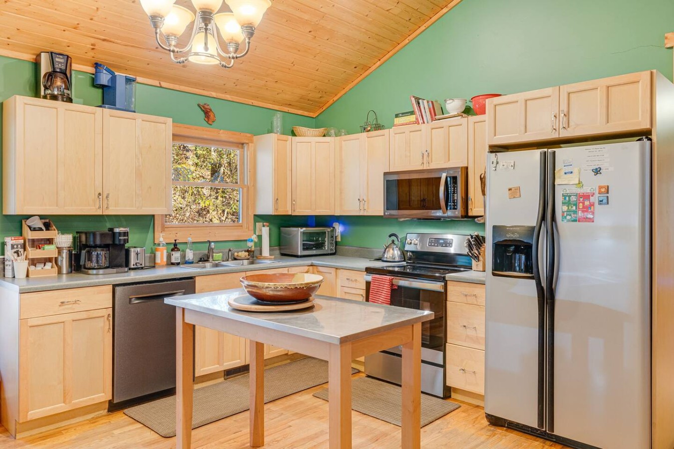 Prepare delicious meals in this fully equipped kitchen, complete with all the essential appliances for your convenience.Prepare delicious meals in this fully equipped kitchen, complete with all the essential appliances for your convenience.