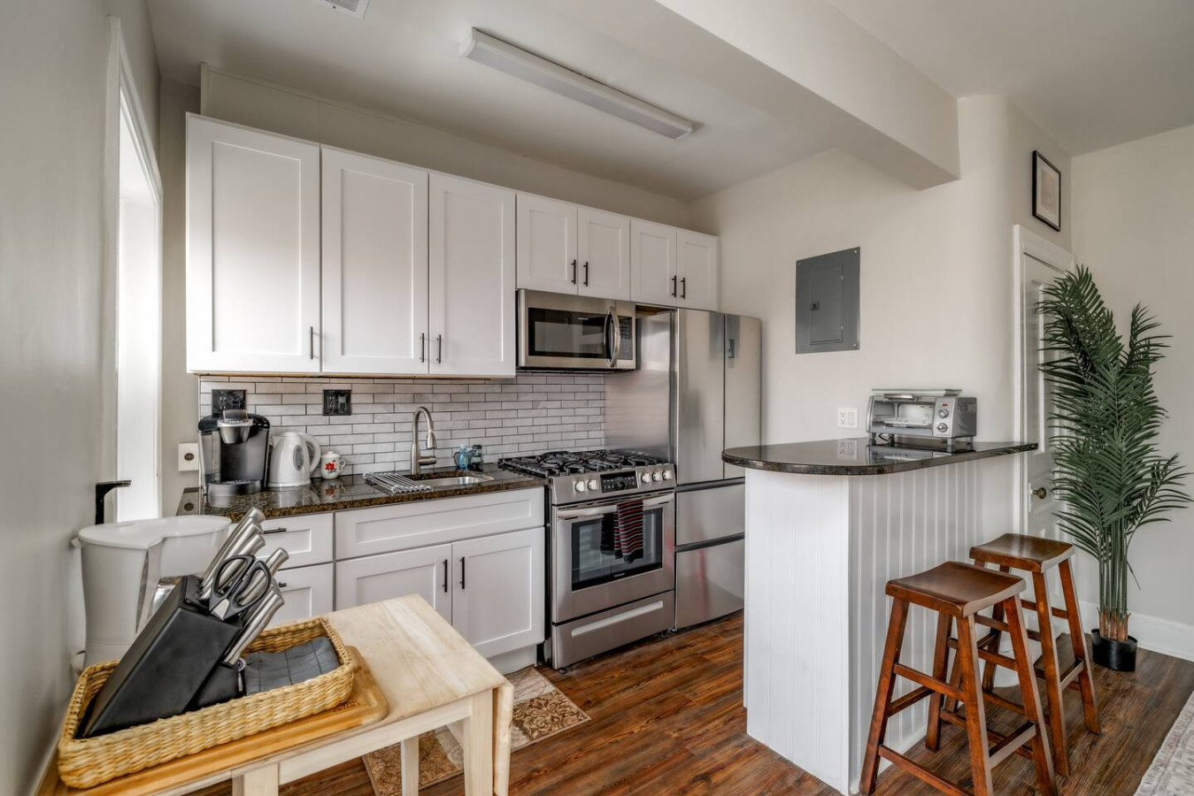 Fully equipped kitchen to prepare delicious meals.