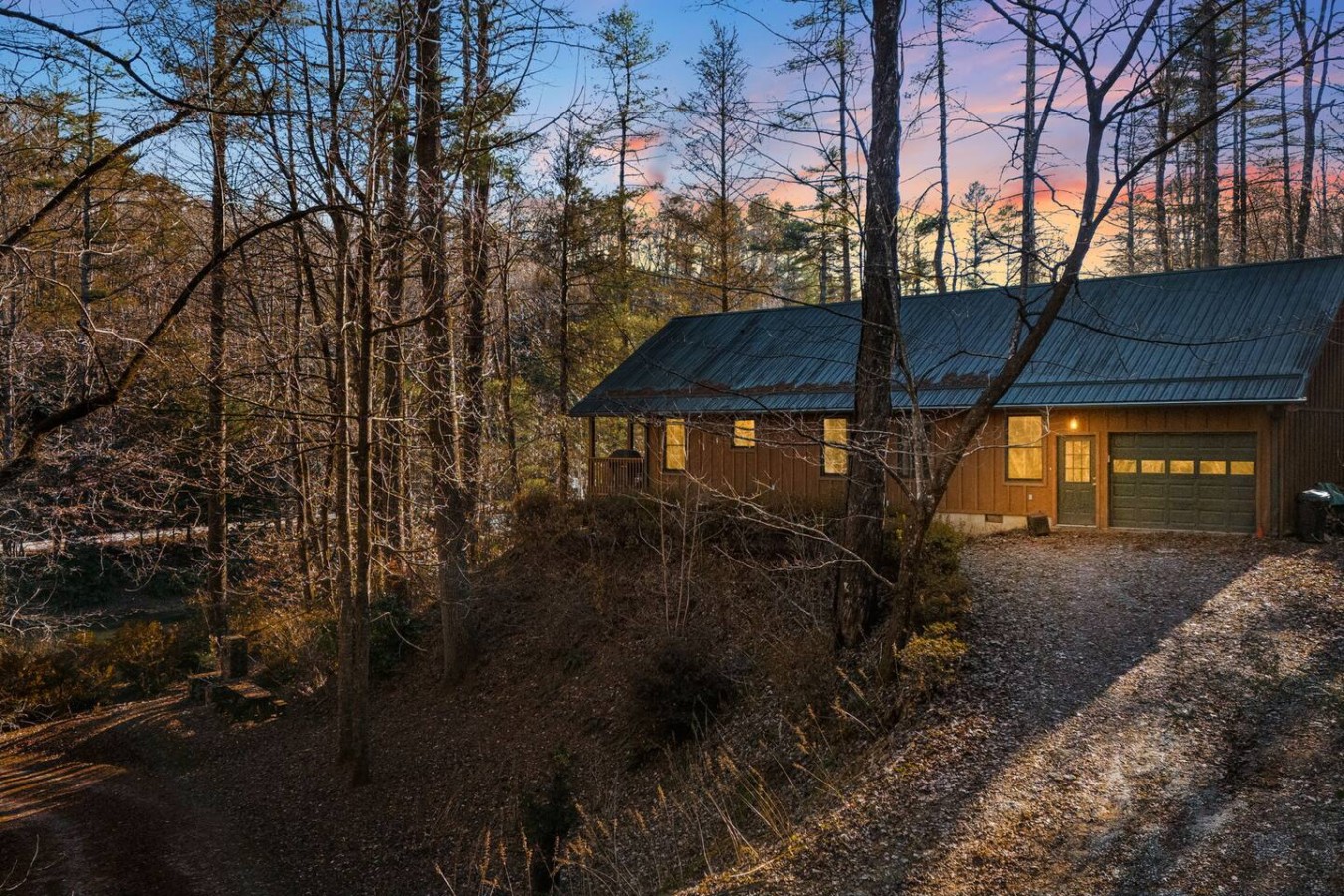 Welcome to The Knoll House—where nature’s beauty surrounds you, trees whisper their tales, and sunrises paint the sky in breathtaking hues.
