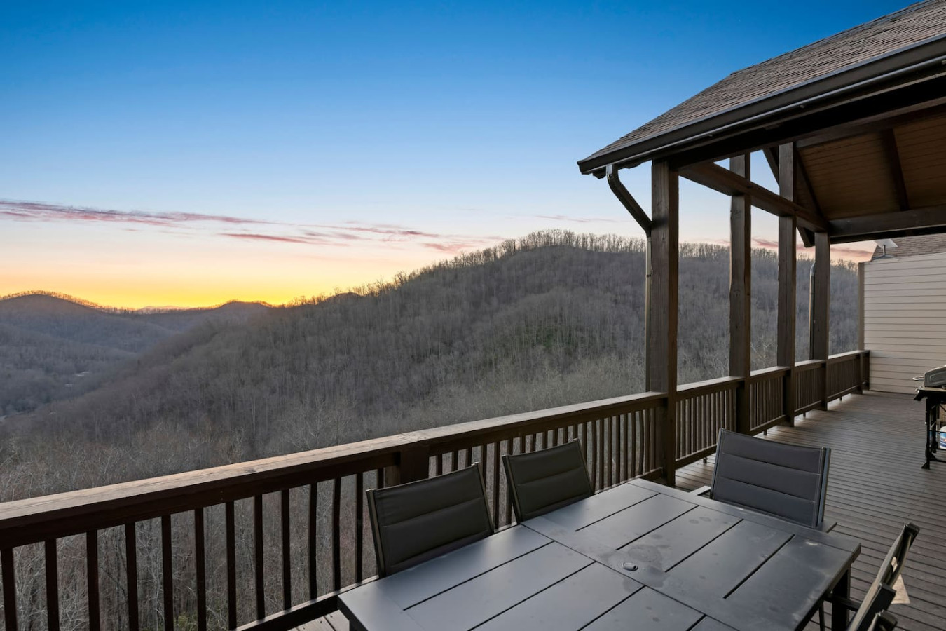 4 Units | Perfect for big groups or families! photo 3