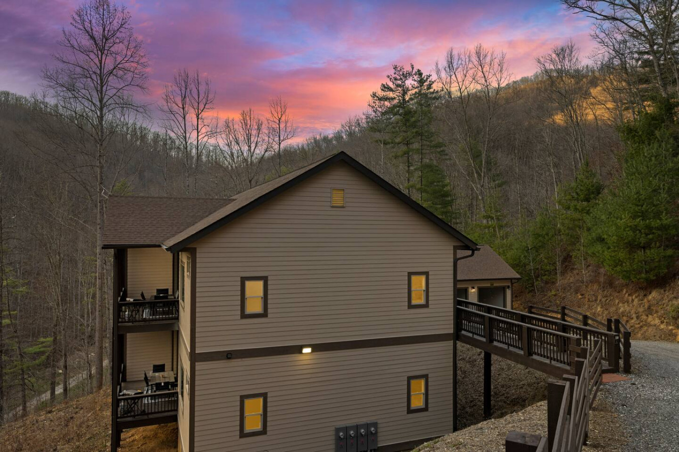 4 Units | Perfect for big groups or families! photo 1