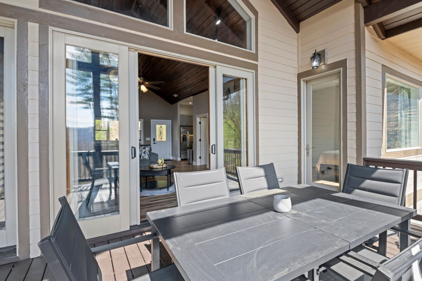 4 Units | Perfect for big groups or families! photo 5