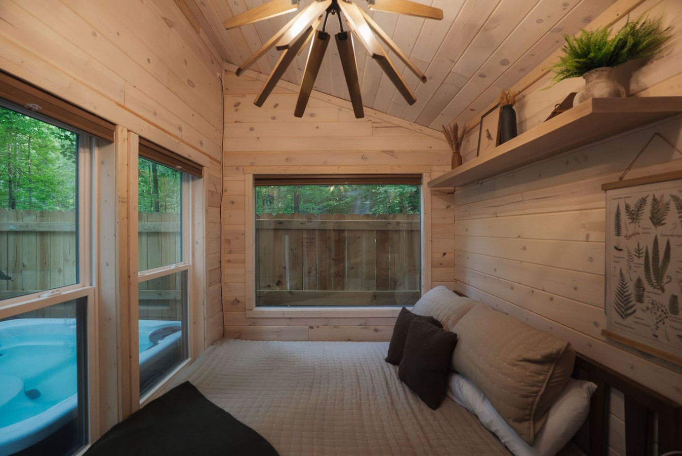 Romantic Getaway | Hot tub, Fire pit & Near Hiking photo 2