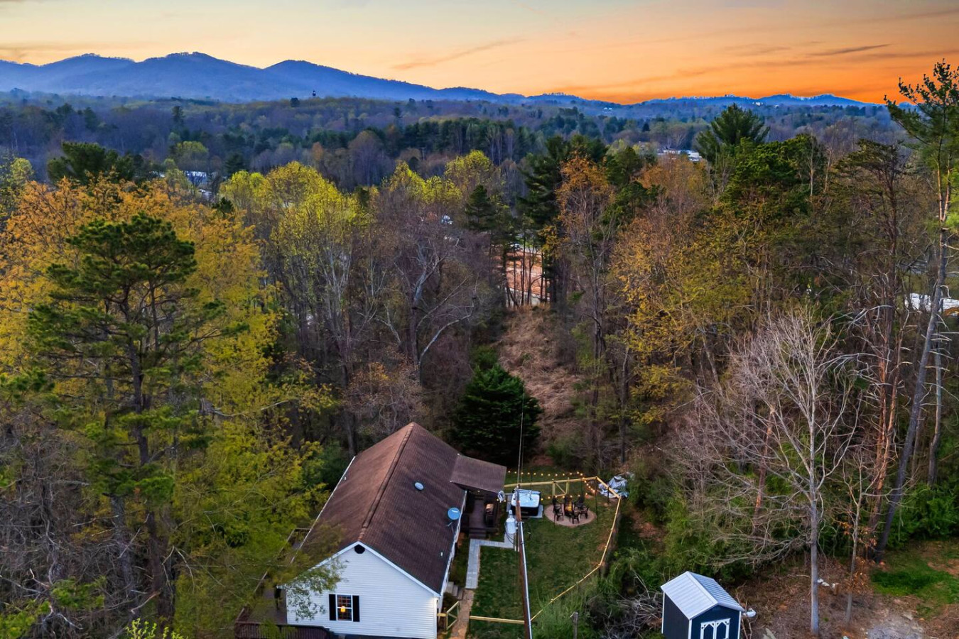 15 Min to DT AVL | Hot Tub, Fire Pit & Fenced Yard photo 5