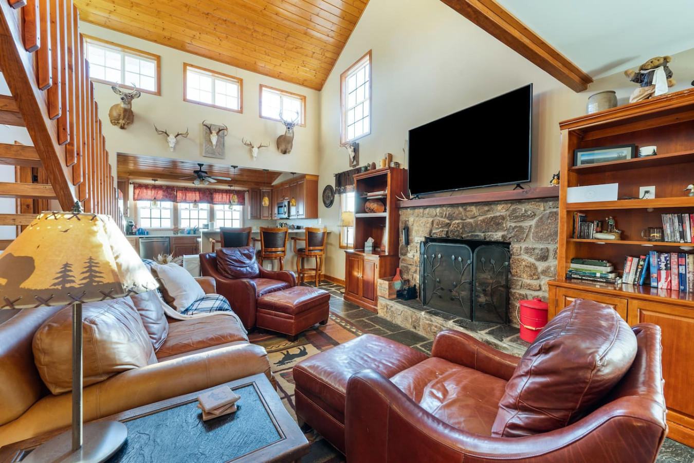 Mountain Retreat: Stunning Views, Fire Pit, Peace photo 4