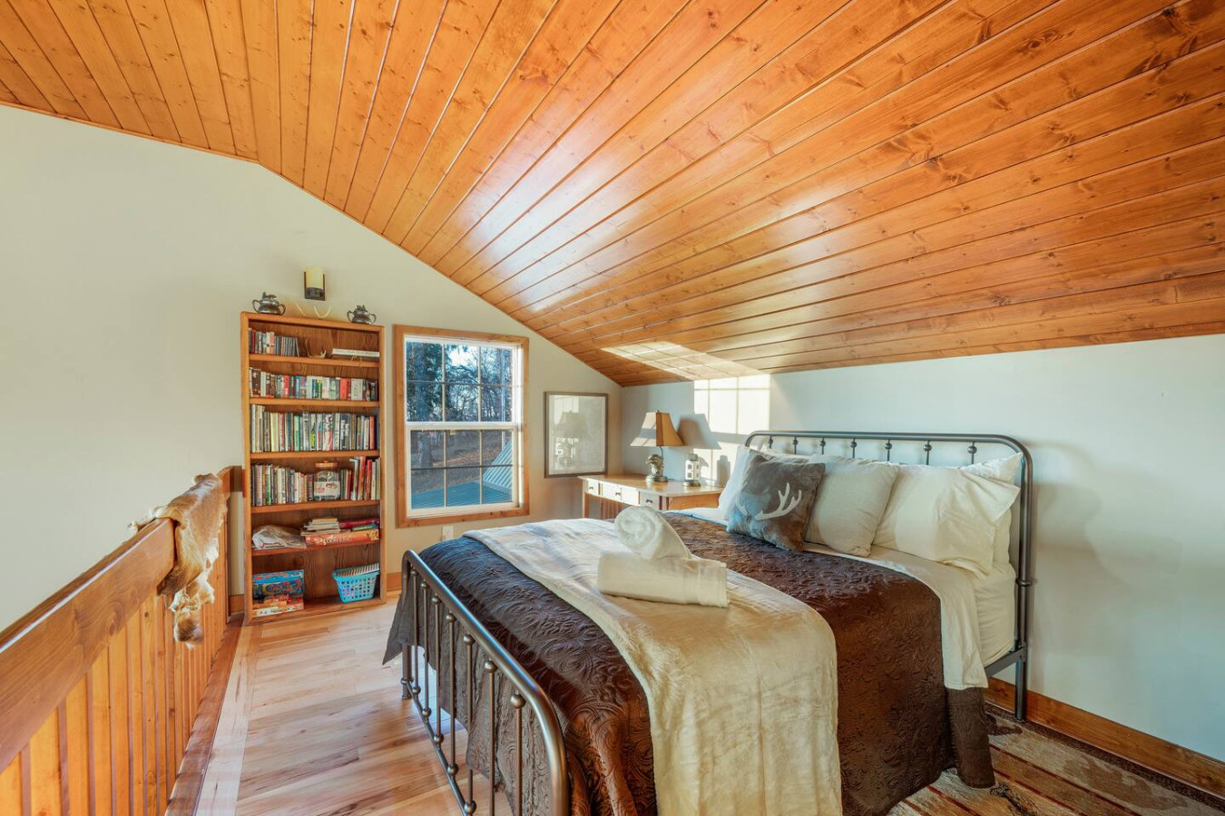Mountain Retreat: Stunning Views, Fire Pit, Peace photo 3