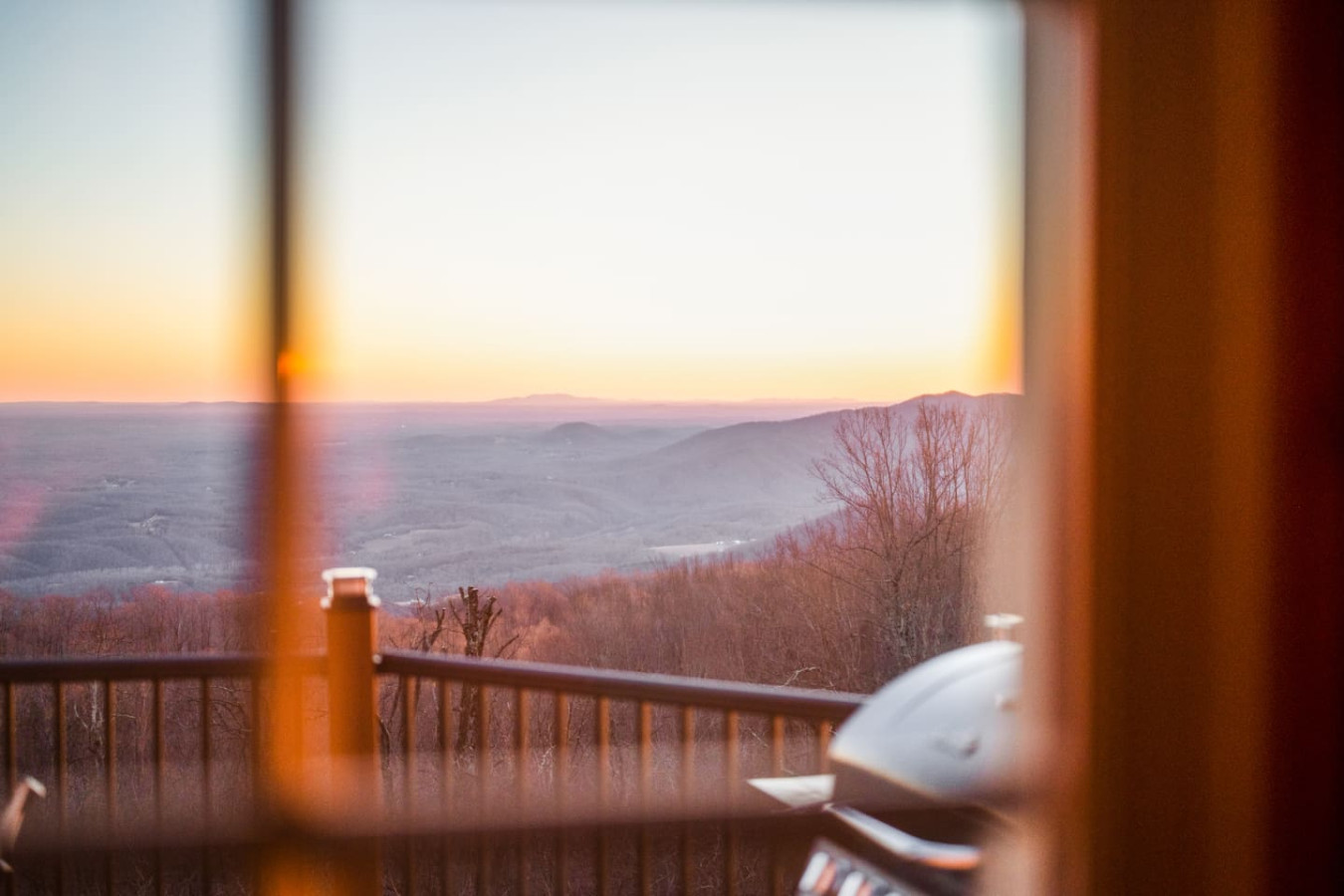 Mountain Retreat: Stunning Views, Fire Pit, Peace photo 5