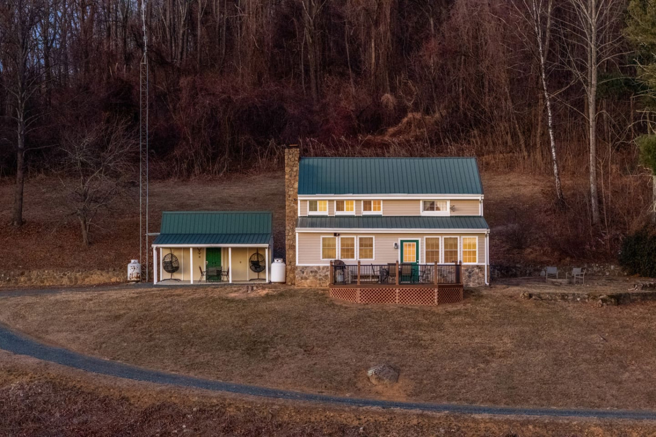 Mountain Retreat: Stunning Views, Fire Pit, Peace photo 1