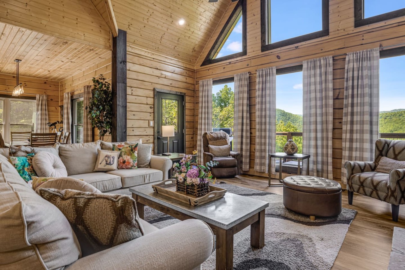 15 Min to Black Mtn | Hot Tub, Views & Game Room photo 2