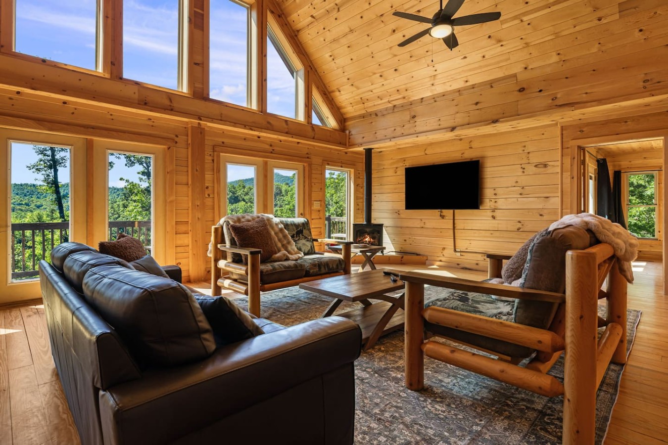 Luxury Cabin, Theater, Hot Tub, Fire Pit photo 2