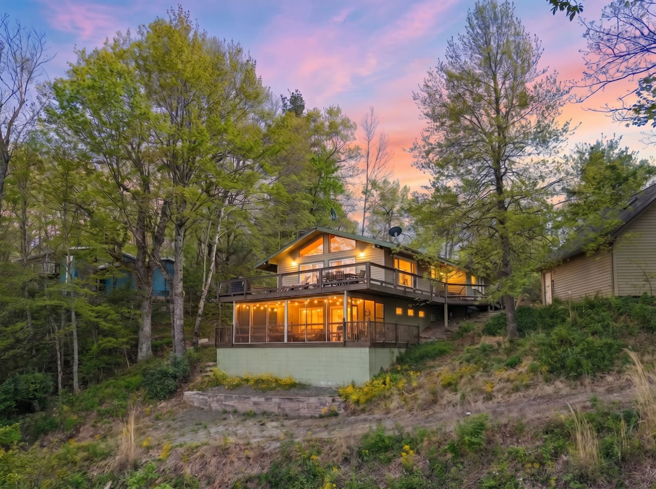 Blue Ridge Retreat | Hot Tub, Fireplace & Mtn View photo 5