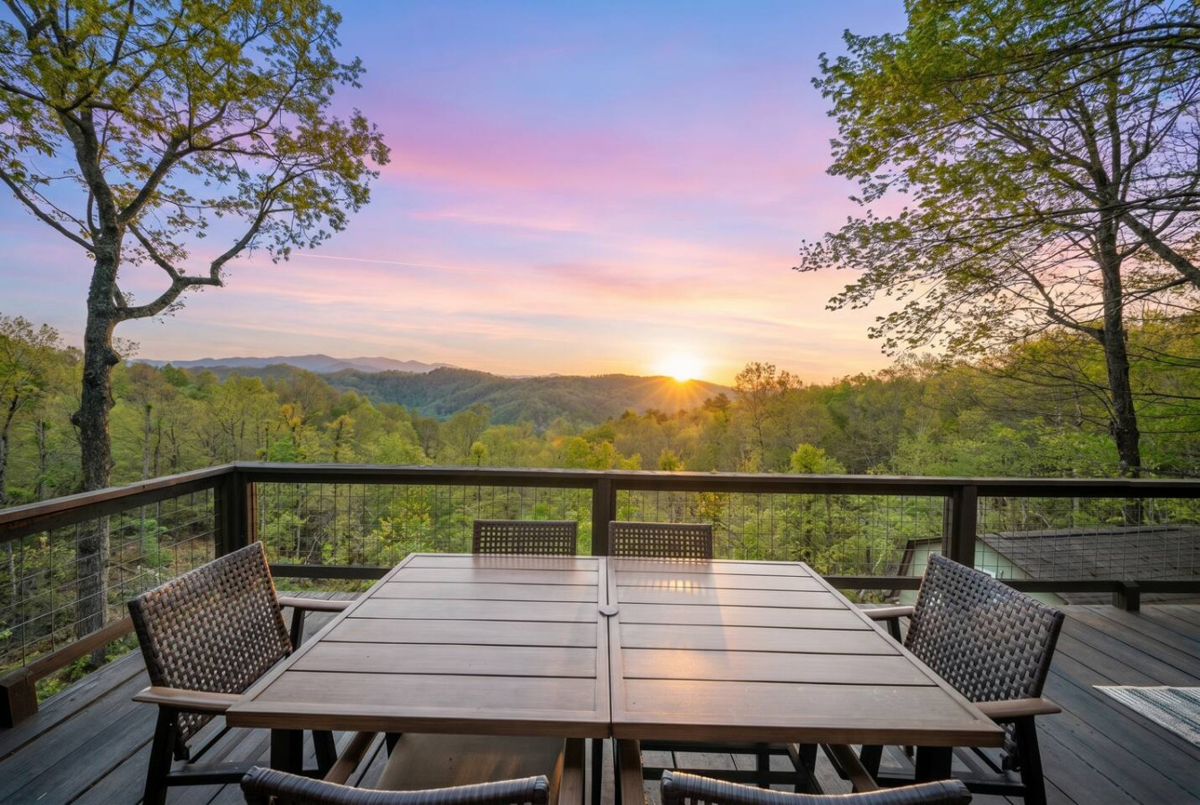 Blue Ridge Retreat | Hot Tub, Fireplace & Mtn View photo 3