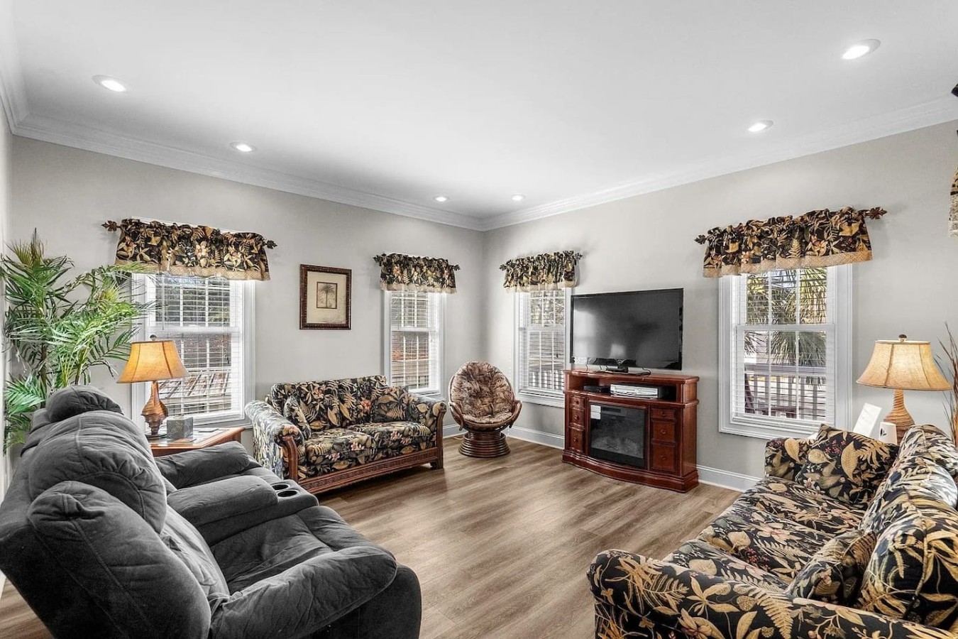 Short Walk to Beach | Waterpark, Porch & Grill photo 2