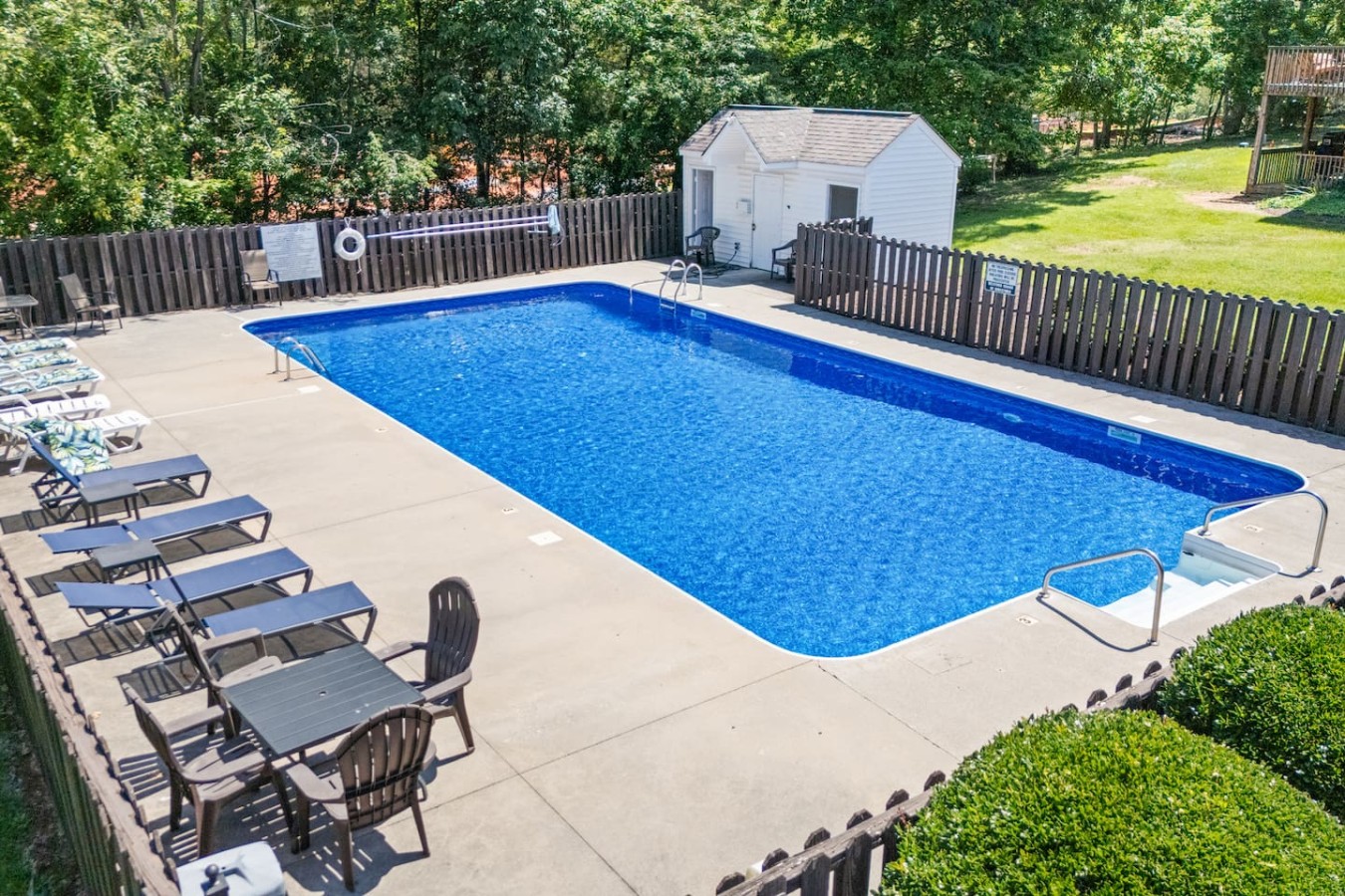 Modern Townhouse | Pool Access, Fireplace, Balcony photo 3