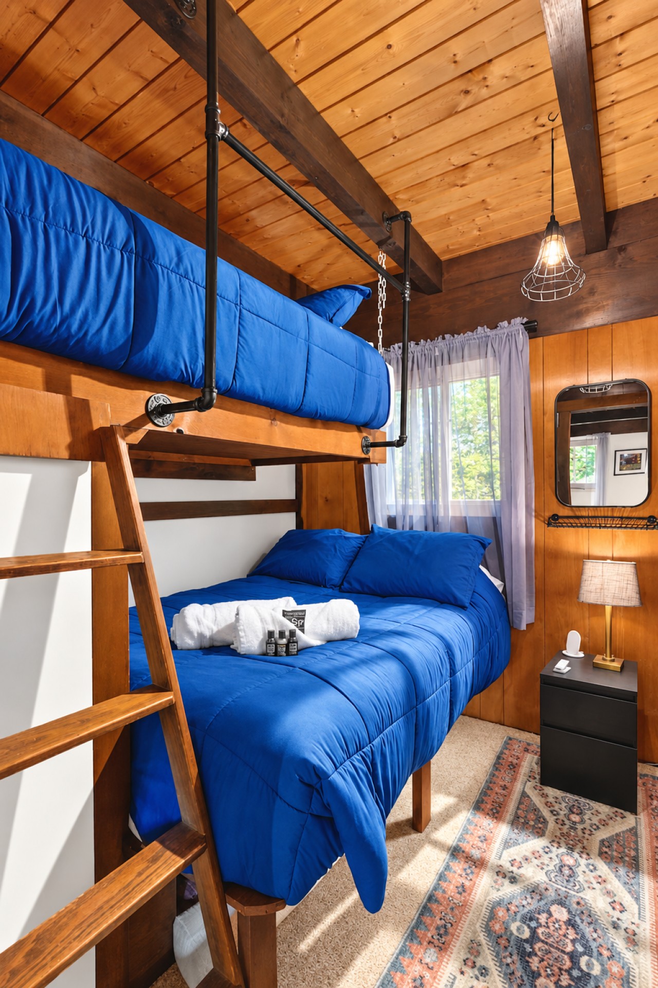 Chalet Getaway: Bunk sleeping space