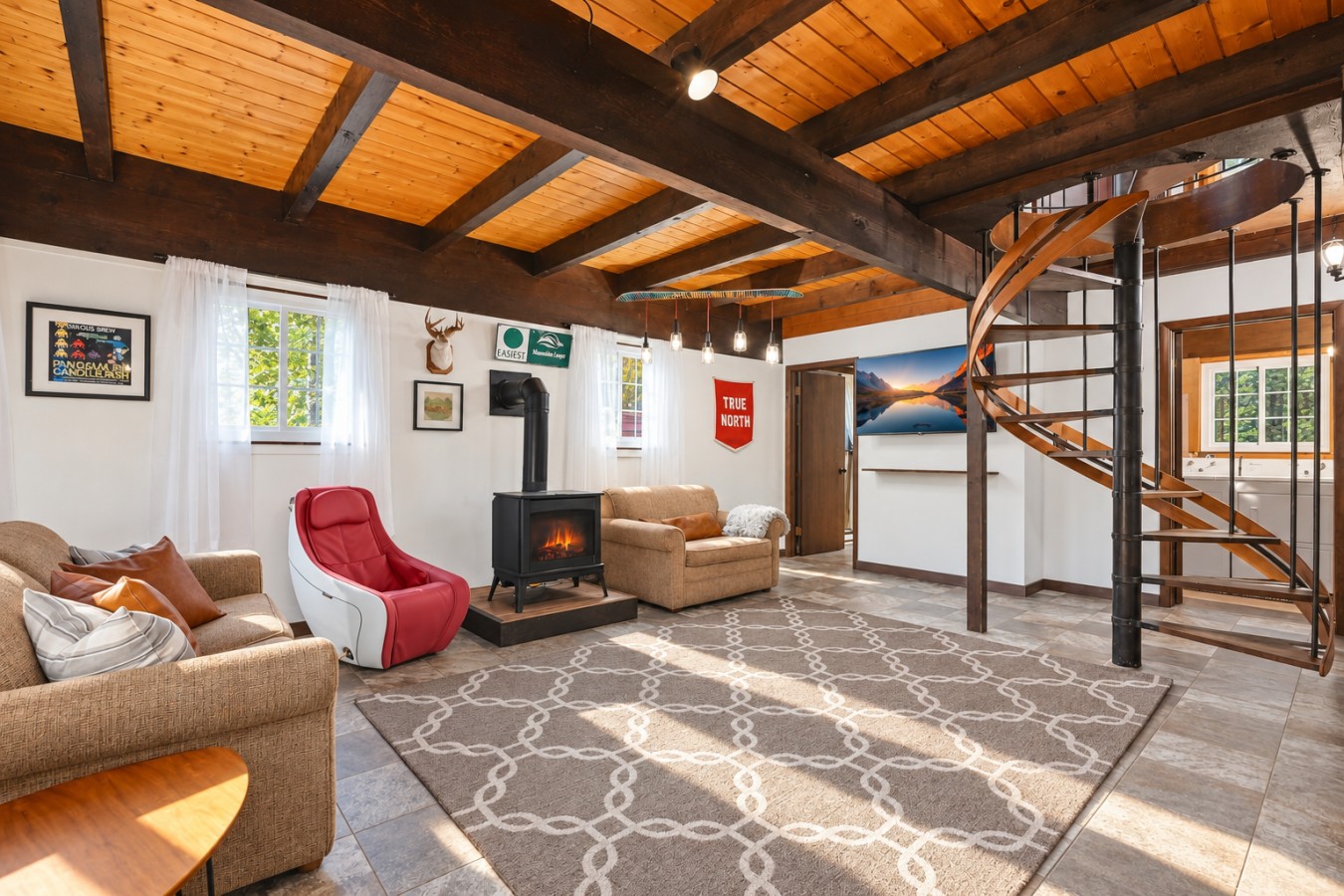 Chalet Getaway: Lower living room seating