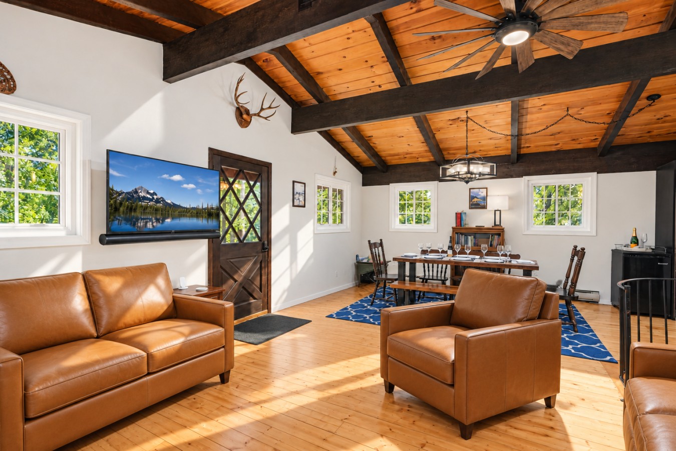 Chalet Getaway: Living and dining area