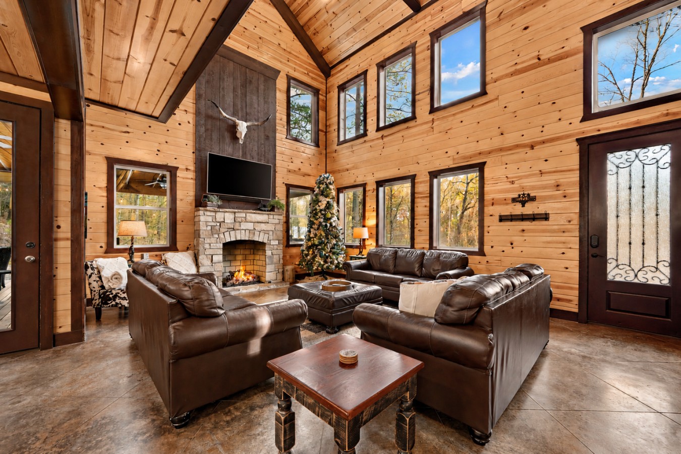 Hochatown Hideout living room