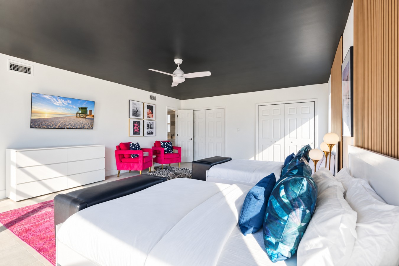 The Jungle: Bedroom with blue accent bedding