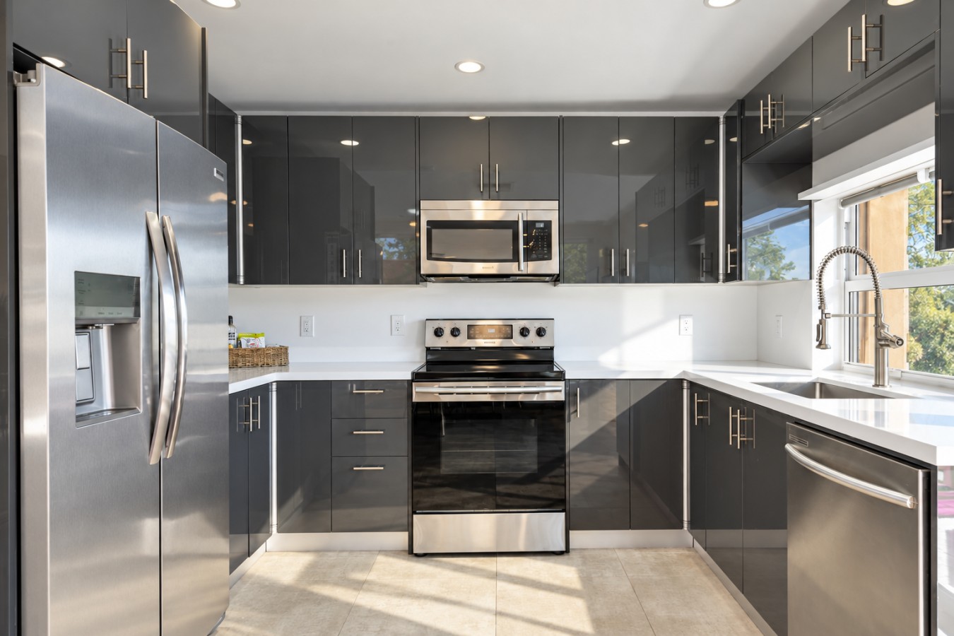The Jungle: Kitchen with island and appliances