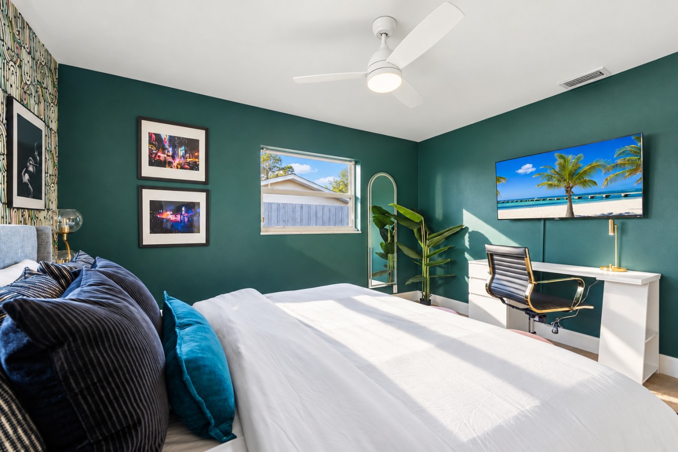 The Jungle: Green bedroom with desk