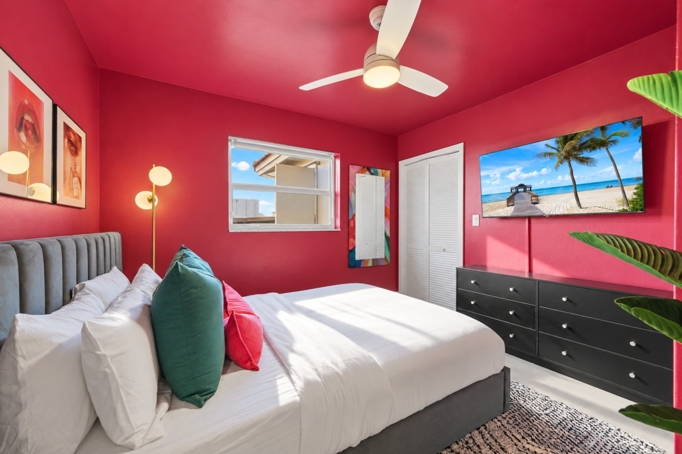 The Jungle: Red bedroom with ceiling fan