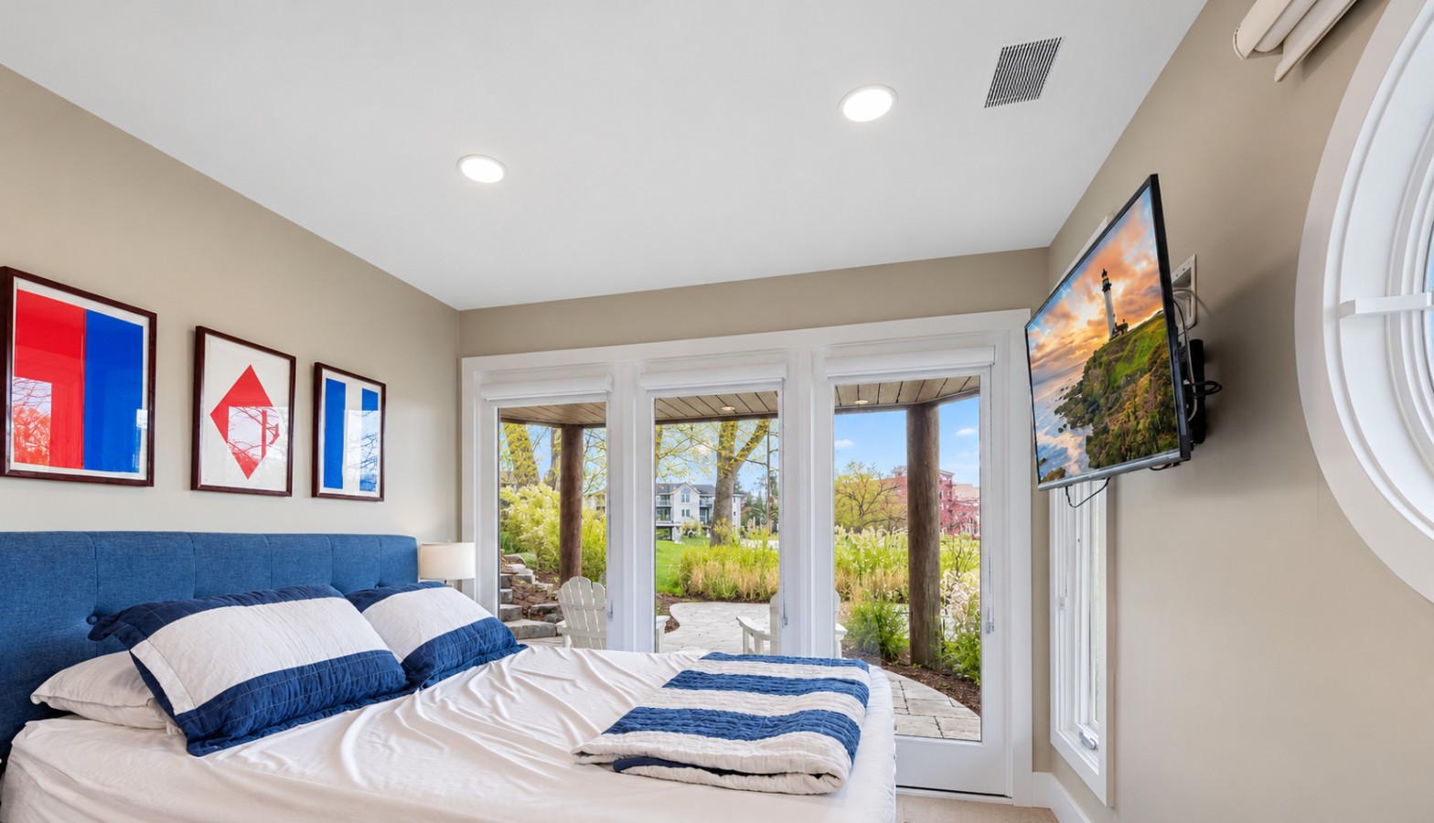 Inviting queen sleeping area