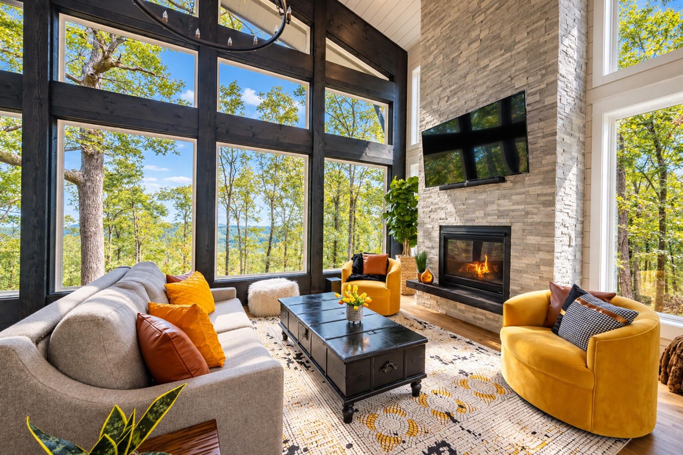 Sky High: Living room with fireplace