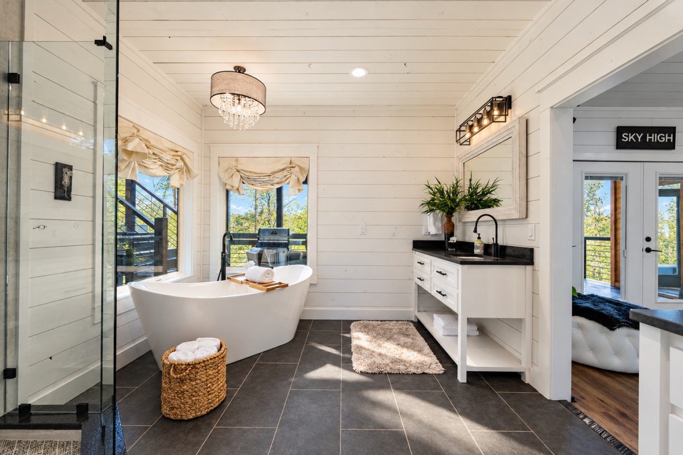 Sky High: Bathroom with freestanding tub