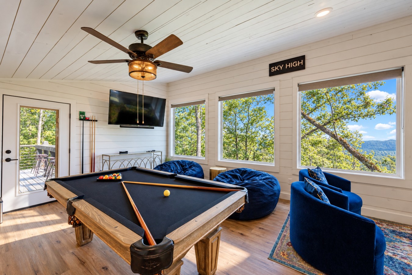 Sky High: Game room with pool table