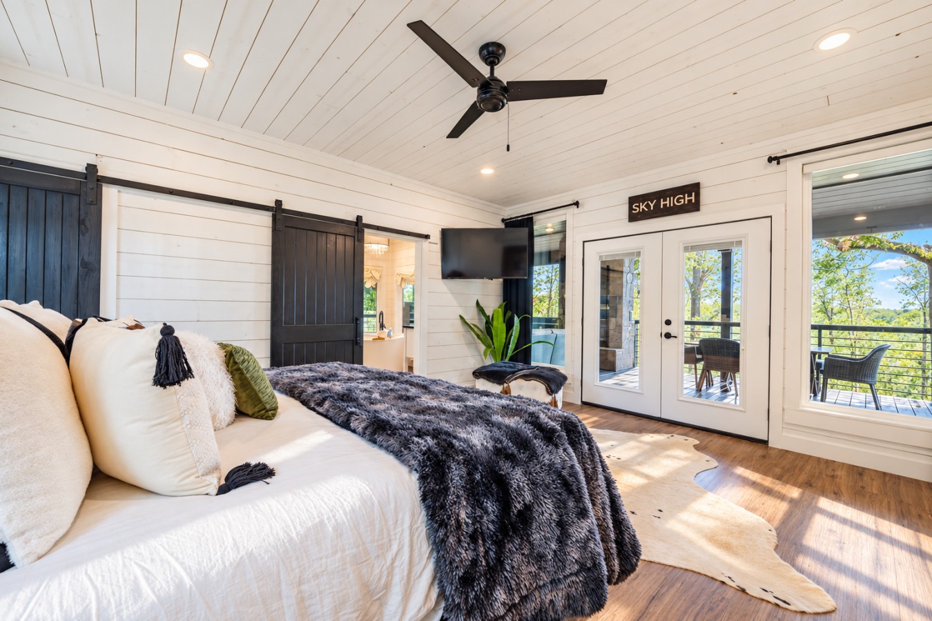Sky High: King bedroom