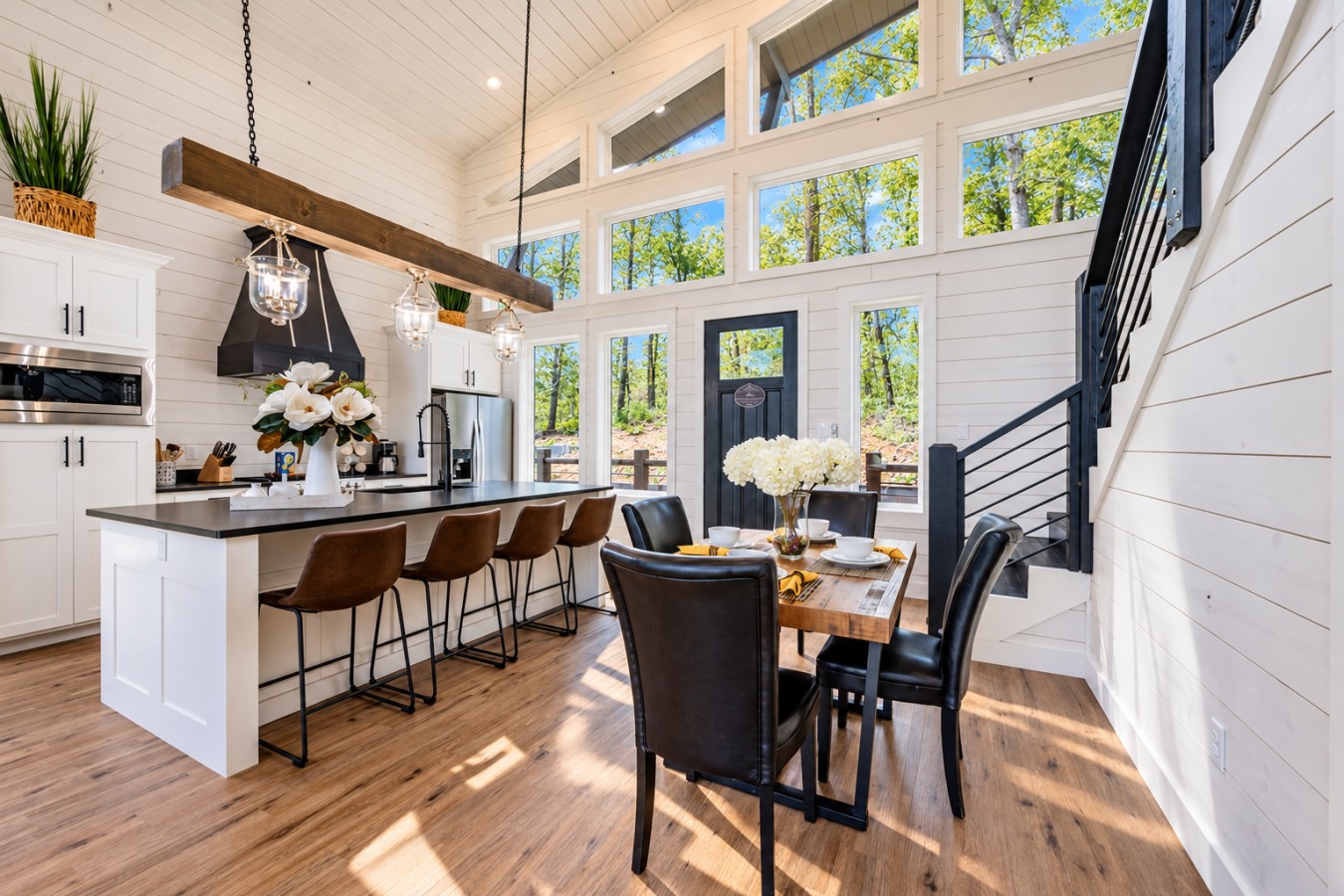 Sky High: Kitchen and dining area